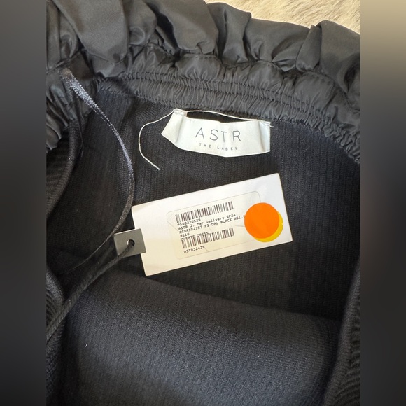 NEW WITH TAGS ASTR THE LABEL CHERIE Black Mini Dress sz small - Picture 3 of 3